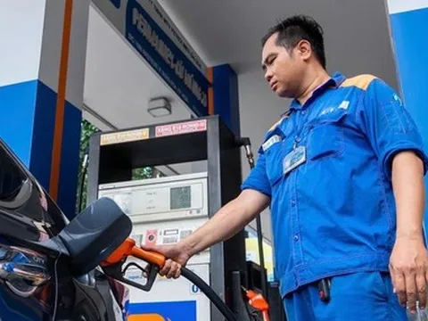 Chứng khoán 2-7: Sau 1 tháng chuyển đổi xăng E10, nhóm doanh nghiệp nào dự báo được hưởng lợi?