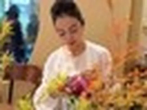 Đằng sau chuyện hoa hậu Jennifer Phạm chủ động nhắn tin cho chồng cũ sang Mỹ