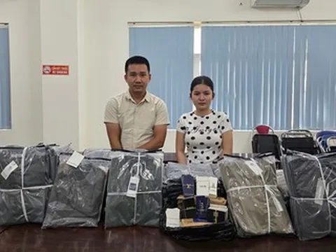 Đôi vợ chồng bị bắt quả tang sản xuất 10.000 áo thun giả thương hiệu LV, Zara, Lacoste...