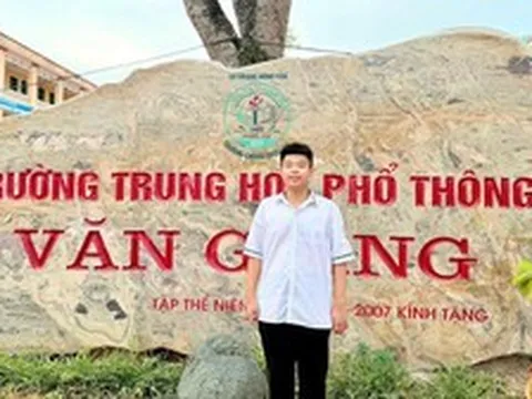 Bố phụ hồ, mẹ bán bánh mì, nam sinh vươn lên đỗ đầu tốt nghiệp THPT tỉnh Hưng Yên