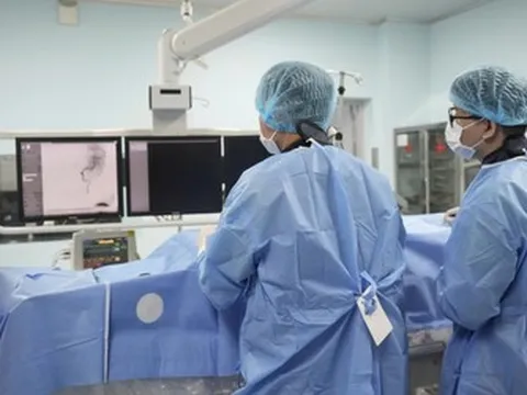 Nam thanh niên 33 tuổi bất ngờ co giật sau khi tắm