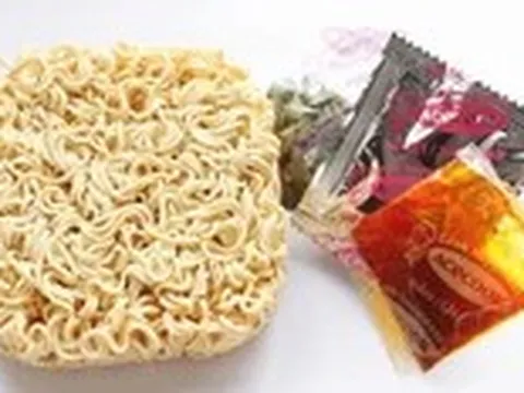 Giải mã những bí mật bên trong các gói gia vị mì ăn liền