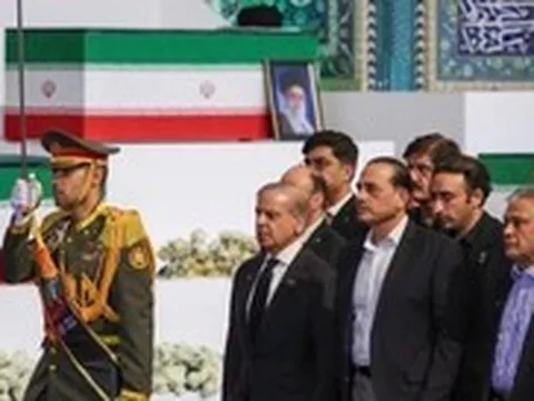 Ông Medvedev viếng linh cữu cố Lãnh tụ tối cao Iran Ali Khamenei tại Tehran