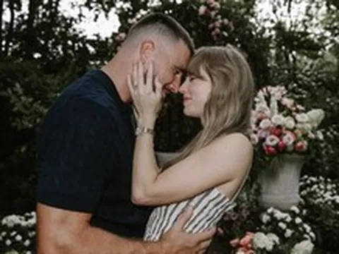 Taylor Swift chính thức kết hôn