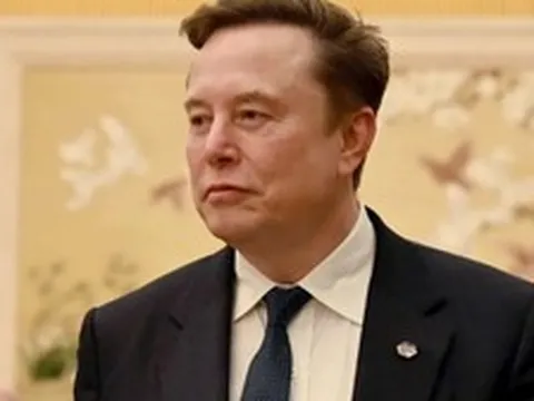 Elon Musk công khai ủng hộ lời chỉ trích khoản từ thiện 26 tỷ USD của vợ cũ Jeff Bezos: "Tiêu một đống tiền để làm thế giới tồi thêm"