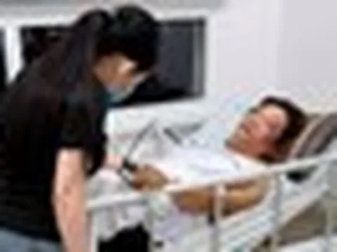 Nam nghệ sĩ Việt bị đột quỵ chuyển biến xấu, suy hô hấp