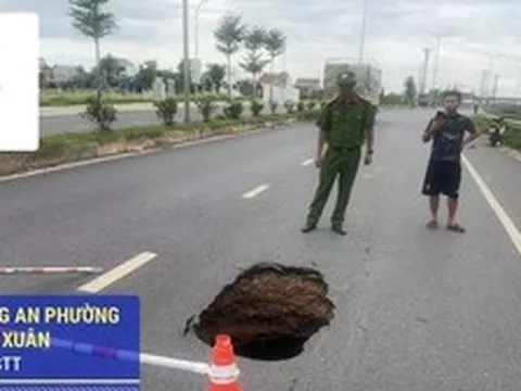 Xuất hiện hố ‘tử thần’ giữa đường gom khu công nghiệp ở Thái Nguyên