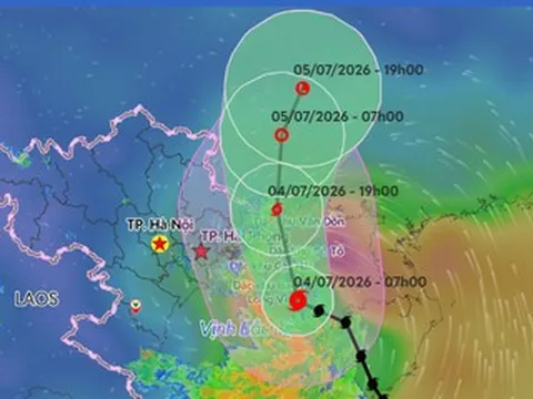 Hoàn lưu bão số 1 Maysak áp sát đất liền Quảng Ninh - Hải Phòng