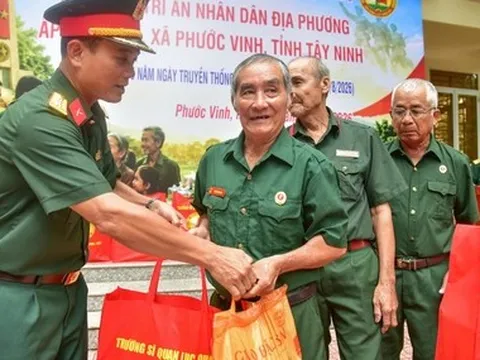 Tri ân vùng đất đứng chân ngày đầu dịp kỷ niệm 65 năm thành lập Trường Sĩ quan Lục quân 2