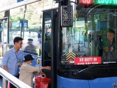 TPHCM 'tuýt còi' tài xế, tiếp viên làm khó khách đi xe buýt 0 đồng