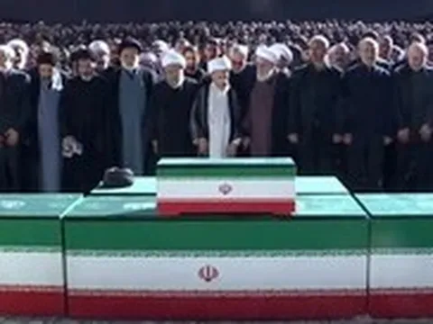 Ba con trai ông Ali Khamenei xuất hiện trong tang lễ của cha