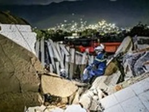 Xuyên đêm tìm kiếm nạn nhân động đất tại Venezuela, đoàn Việt Nam đã đưa 54 thi thể ra khỏi đống đổ nát