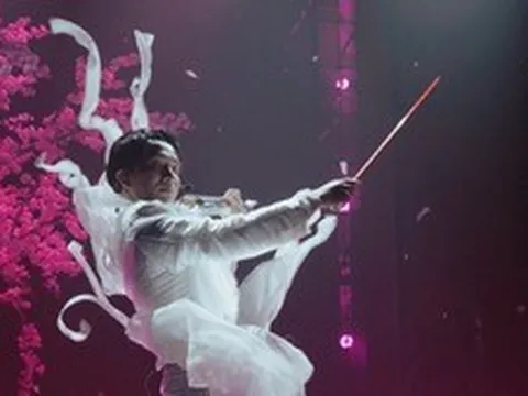 Nghệ sĩ violin khiến khán giả “nổi da gà” ở Anh trai vượt ngàn chông gai là ai?
