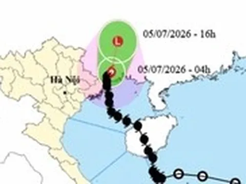 Sau 8 giờ đổ bộ Móng Cái, bão số 1 vẫn còn gây gió mạnh ven biển Quảng Ninh