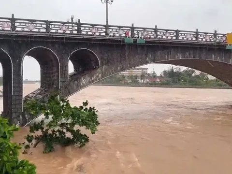 Lũ trên một số sông có thể dâng tới 6m, 8 tỉnh thành khẩn trương ứng phó