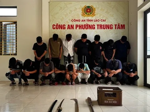Lào Cai: Khởi tố nhóm thanh thiếu niên truy đuổi, ném chai thủy tinh vào người đi đường
