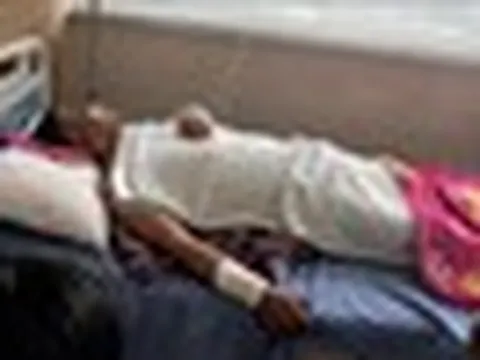 "Người tắm ba kiểu, mạng mỏng hơn giấy": Một người đàn ông nhập viện sau khi mắc phải 1 trong 3 điều này