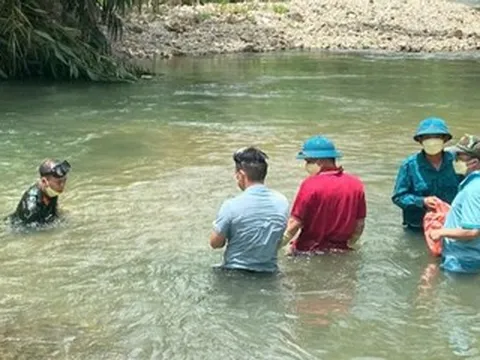 Tìm thấy thi thể cháu bé bị vùi dưới cát sau nhiều ngày mất tích ở Thái Nguyên