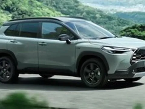 Toyota Corolla Cross bổ sung bản mới, có camera nhìn xuyên gầm