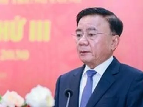 Bộ Chính trị: Nghiên cứu cơ chế quần chúng ưu tú tham gia một số hoạt động sinh hoạt Đảng định kỳ