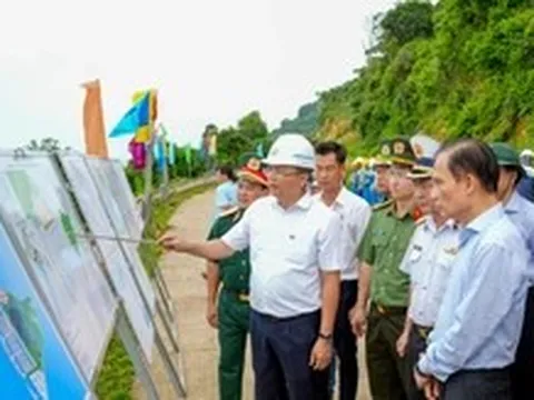 Bộ trưởng Bộ Ngoại giao Lê Hoài Trung khảo sát các dự án trọng điểm tại đảo Hòn Khoai