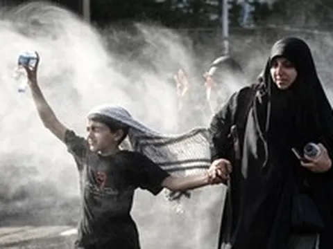 Không khí sẻ chia trên đường phố Iran trong ngày quốc tang