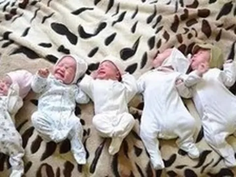 Người mẹ 35 tuổi mạo hiểm sinh 5, sau 19 năm thẳng thắn thừa nhận: "Nếu được chọn lại, tôi thà không sinh đứa nào"