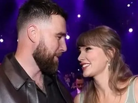 Taylor Swift tặng đồng hồ, túi hiệu, ô tô cho khách mời đám cưới