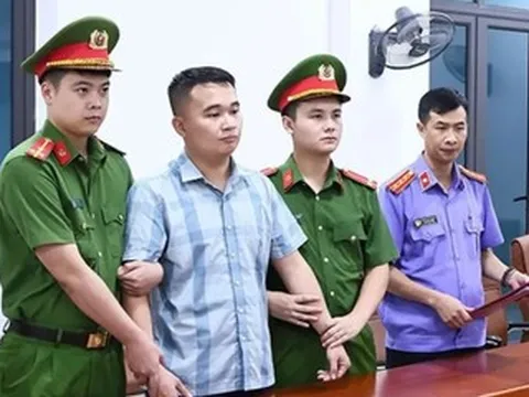 Bắt khẩn cấp giáo viên trường chuyên Tuyên Quang liên quan vụ 146 điểm 10