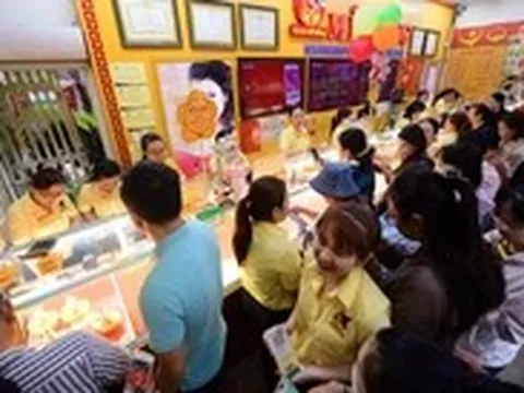 Đọc nhanh 6-7: Giá vàng tăng sát mốc 4.200 USD; hủy niêm yết doanh nghiệp 66 tuổi ở TP.HCM