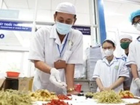 Cận cảnh quy trình sơ chế dược liệu y học cổ truyền ở Viện Y dược học dân tộc TP.HCM