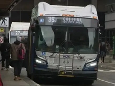 Người đàn ông 36 tuổi trộm xe buýt rồi có hành vi "kỳ lạ"