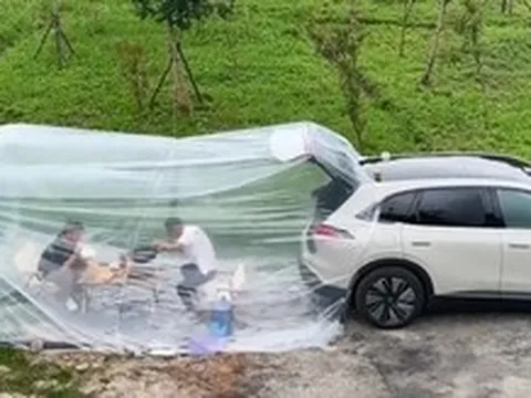 Dựng 'phòng lạnh' nấu ăn giữa rừng bằng điều hòa ô tô