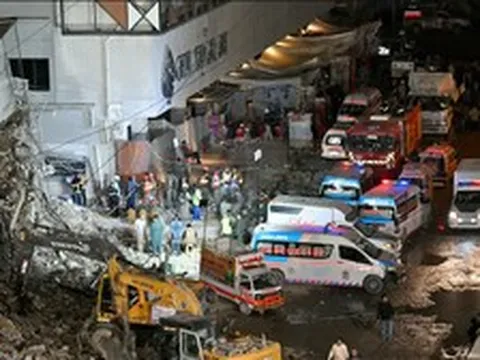 Bé trai 11 tuổi nghi nghịch diêm gây cháy trung tâm thương mại khiến 72 người thiệt mạng tại Pakistan
