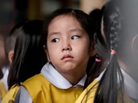 "Mẹ tớ bảo không được chơi với mấy đứa ở nhà thuê”: Câu nói của đứa trẻ tiểu học vạch trần nạn bắt nạt học đường ở Hàn Quốc