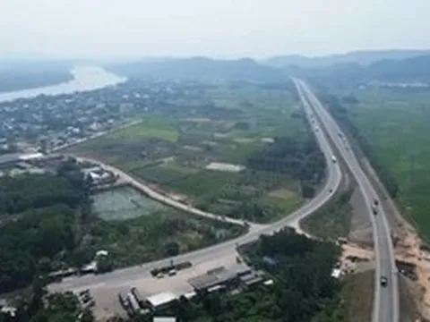 Cao tốc Cam Lộ - La Sơn cấm phương tiện lưu thông ban đêm