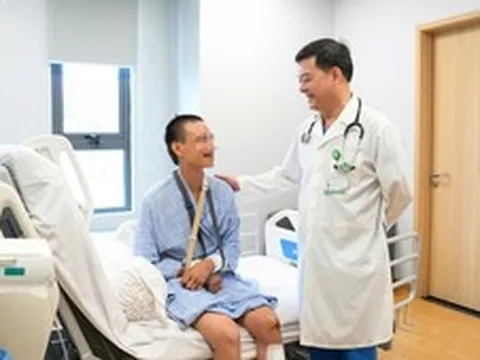 7 giờ giành sự sống cho nạn nhân bị 3 tấn sắt văng trúng người