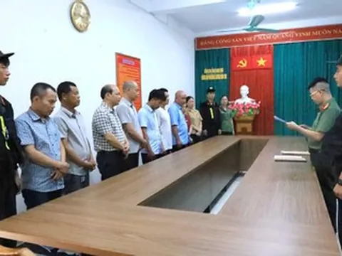 Phó chủ tịch xã cùng nhiều người bị bắt vì tham ô tiền công đức