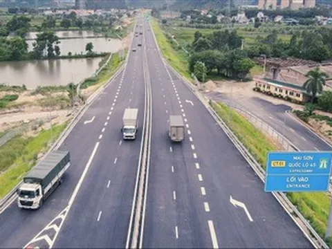 Tài xế lo bị phạt nguội vì 'biển tốc độ điện tử' trên cao tốc Bắc - Nam