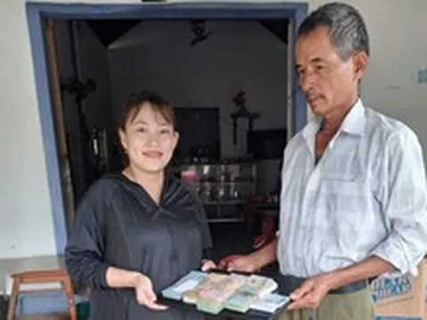 Nhặt được gần 75 triệu đồng và máy tính xách tay, người đàn ông từ chối nhận hậu tạ