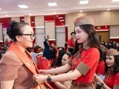 Hãng bay đua 'săn đón' tiếp viên: Lương trên 20 triệu/tháng