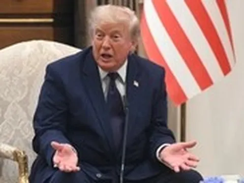 Giá dầu bật tăng, cổ phiếu lao dốc sau tuyên bố 'tan vỡ' của ông Trump