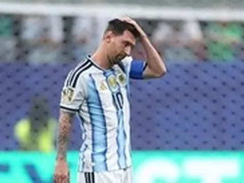 Messi tiếp tục đá hỏng phạt đền, lập kỷ lục buồn tại World Cup