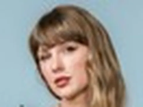 Vừa lấy chồng, Taylor Swift thắng kiện 790 tỷ đồng