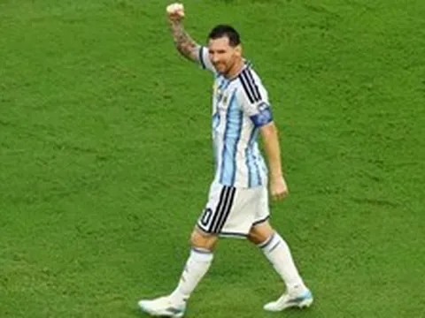 Vì sao Messi đi bộ?
