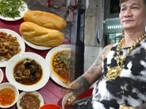 Ông chủ đeo 116 lượng vàng bán ốc mỗi tối: Nhân viên bưng bê cũng đeo vàng đầy tay, nhiệt tình miễn phí trà đá và giữ xe cho khách