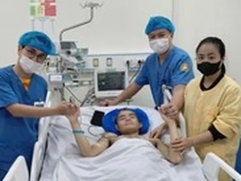 Từ cửa tử trở về, nghị lực của chàng trai mất nửa người khiến bác sĩ cảm phục