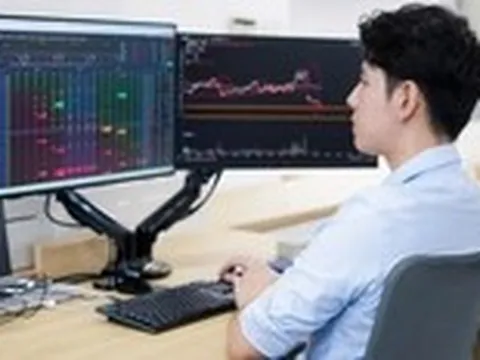 Cổ phiếu nhóm dầu khí bứt phá theo giá dầu, PNJ lại giảm