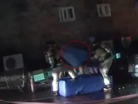 Bé gái Việt 1 tuổi được cứu sống sau khi mẹ thả từ tầng 3 giữa đám cháy ở Hàn Quốc