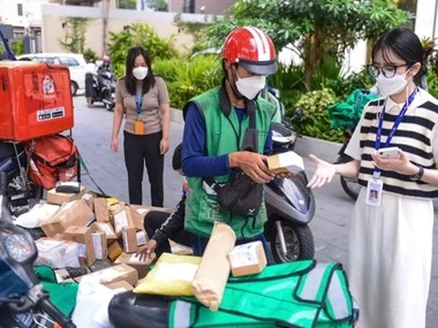 Xăng dầu giảm, vì sao cước chuyển phát vẫn cao?